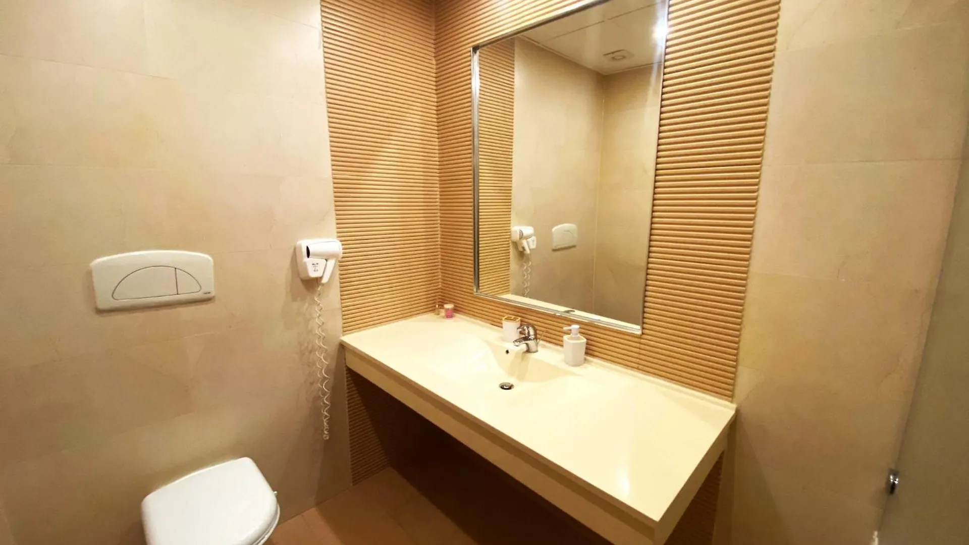 Yamaluxe Studio - Cozy & Stylish With Many Facilities Bukarest Apartment